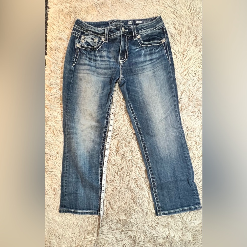Miss Me Distressed ZigZag Waves Capris - Picture 6 of 14
